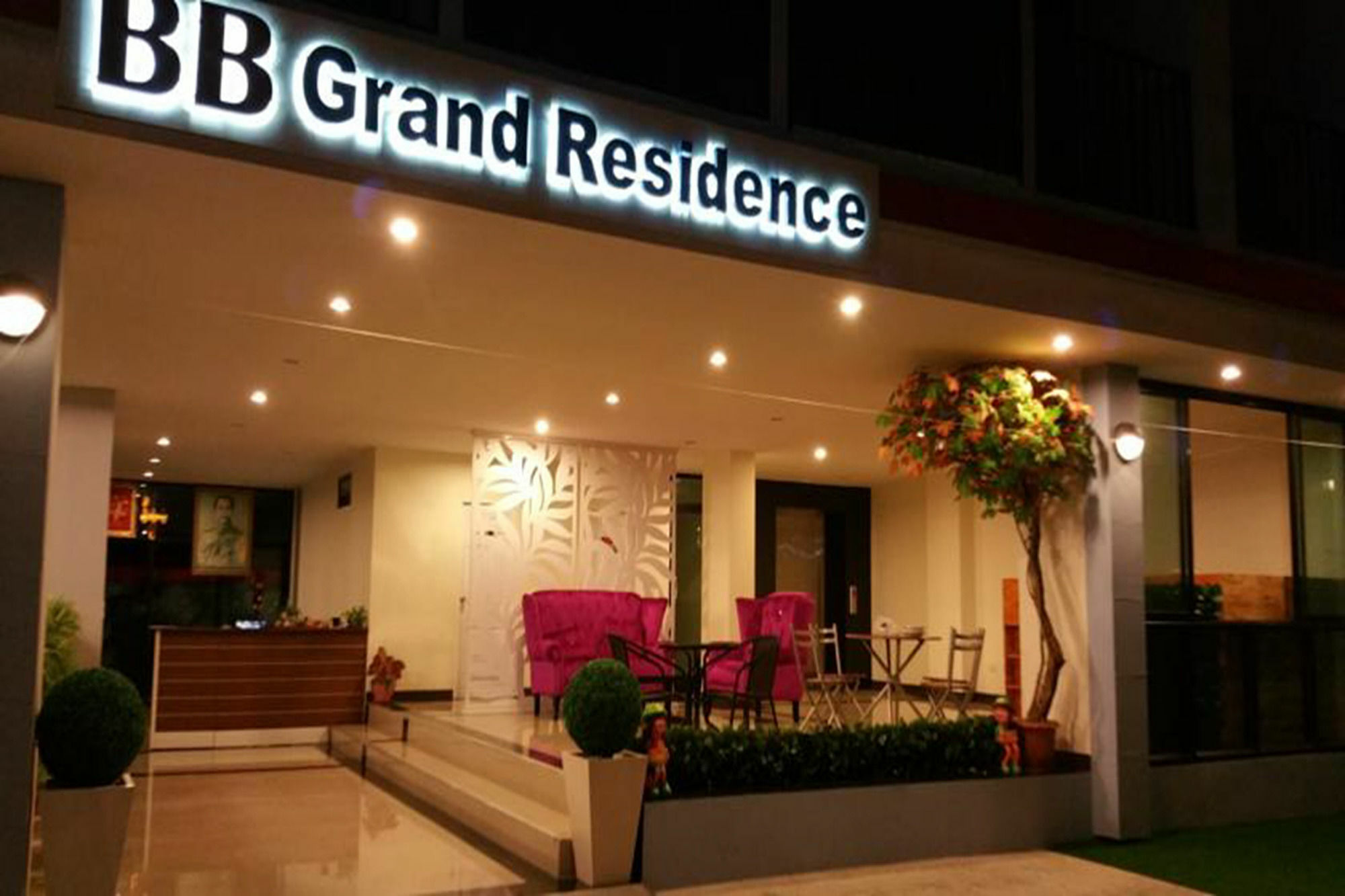 Bb Grand Residence Pattaya Extérieur photo